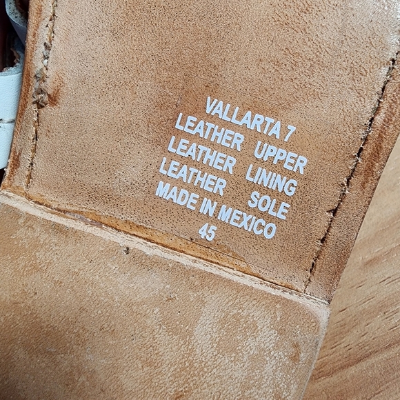 Freebird Size 7 White Leather Sandals with Star and Moon Cutouts - Picture 7 of 7